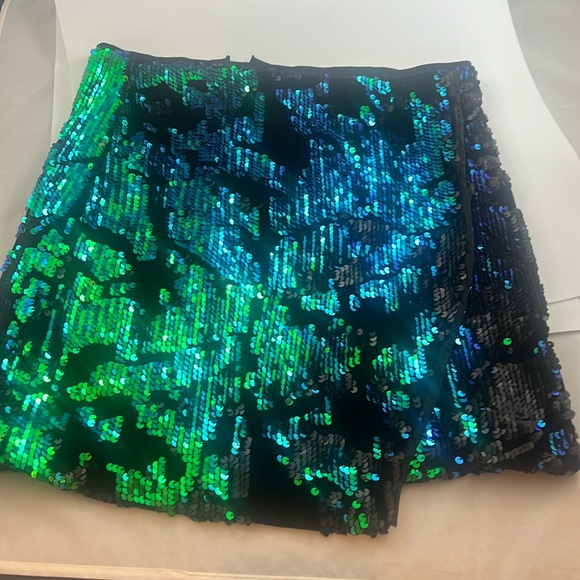 Forever 21 Dresses & Skirts - Forever 21 - black sequin skirt, blue/green sequins. Size Small